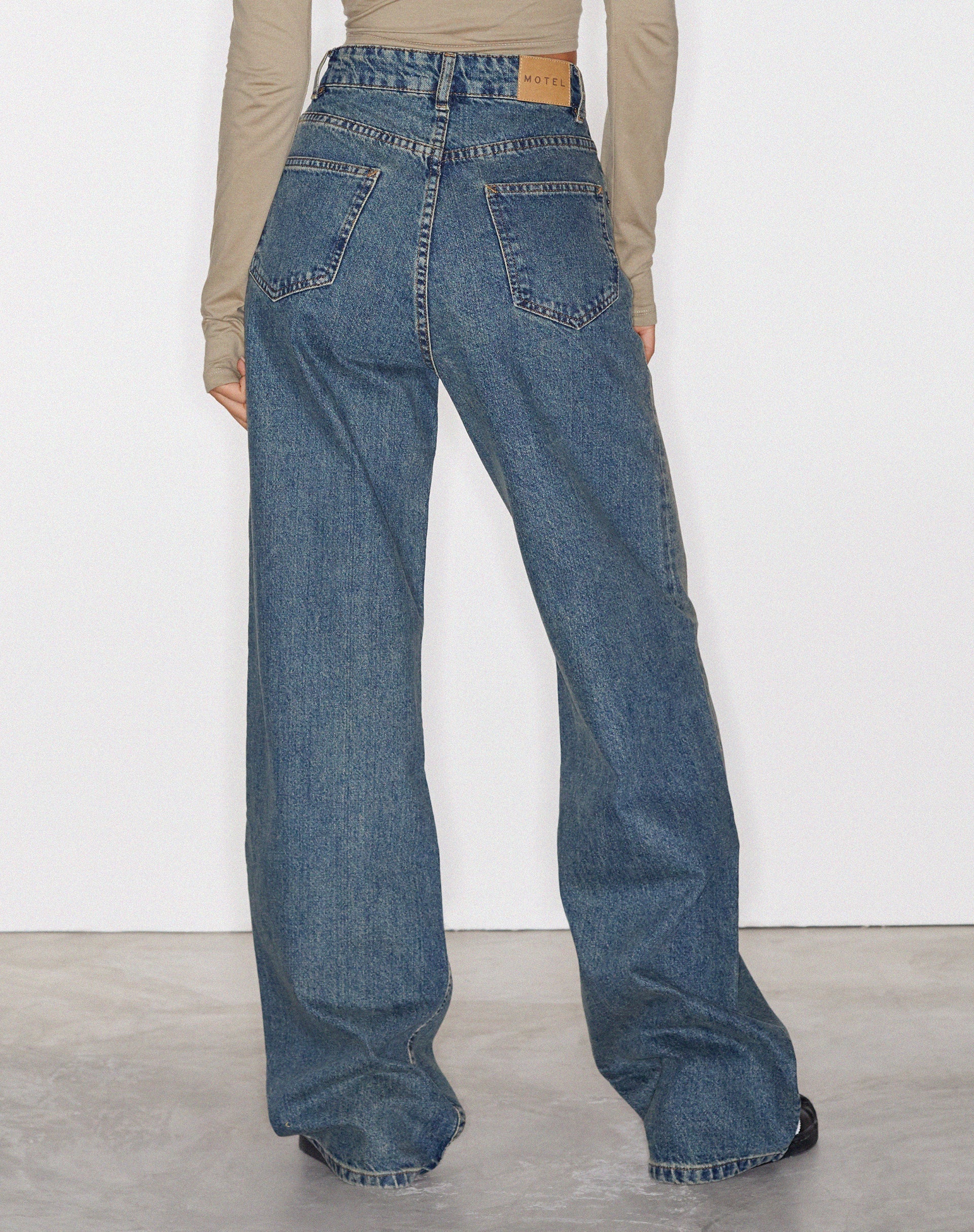 Low Rise Parallel Jeans in Sandy Blue Acid